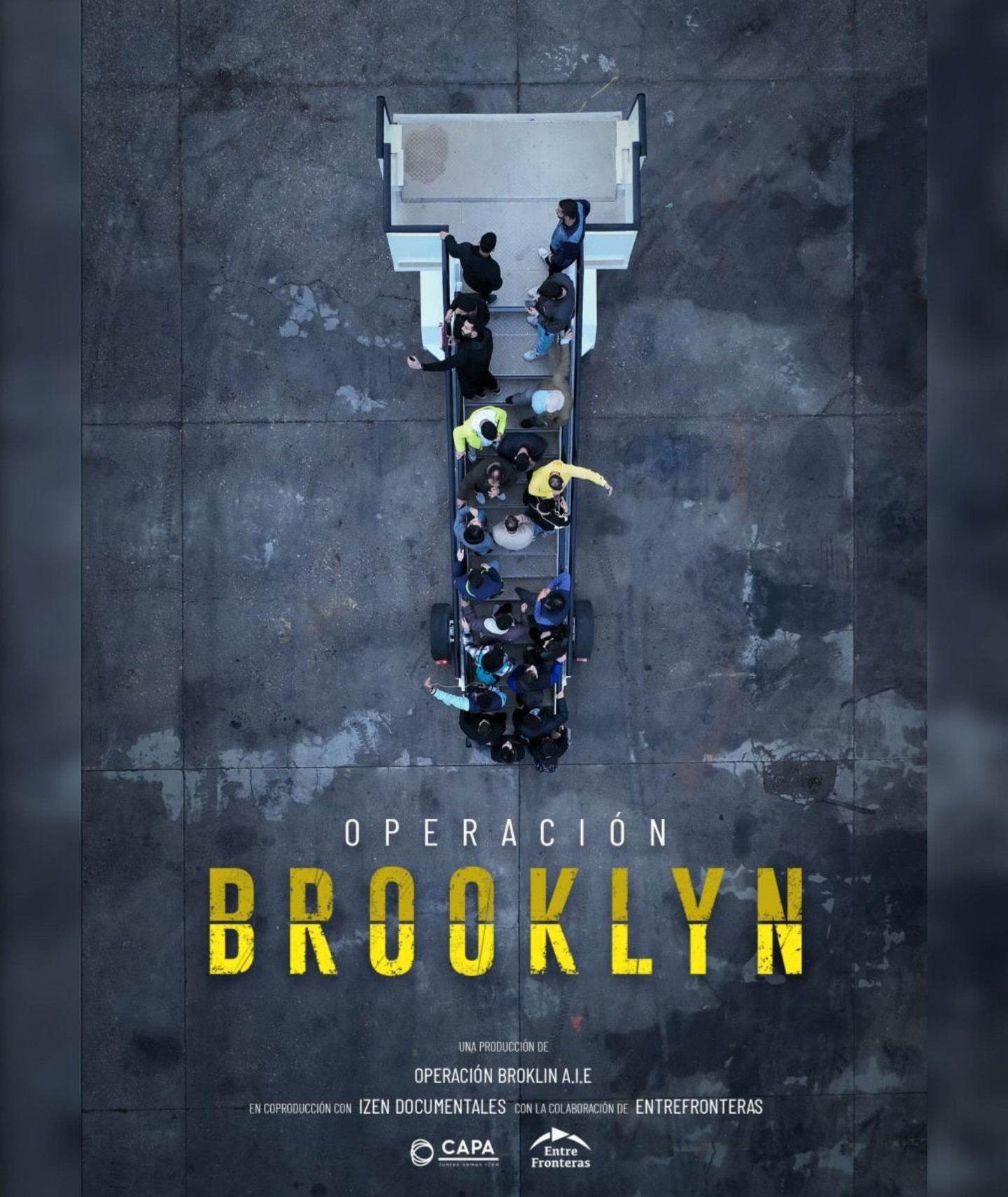 😄¿Quieres saber cómo se vivió dentro del propio avión el desencadenante de la 'Operación Brooklyn'?
✨Esta innovadora pieza inmersiva permite, gracias a la narración de la periodista Lucía Bohórquez, vivir cómo se fueron desarrollando los distintos giros de guion que terminaron con la huida a la carrera por el aeropuerto de Palma de Mallorca de una veintena de ciudadanos marroquíes. Solo tienes que dar al play y, sin necesidad de gafas u otros dispositivos, disfrutar de la experiencia única y autoconclusiva.
▶ Producido por Factoría Henneo, en colaboración con capaespana, para @rtveplay.
#FactoríaHenneo #OperaciónBrooklyn #RTVEPlay #Estreno