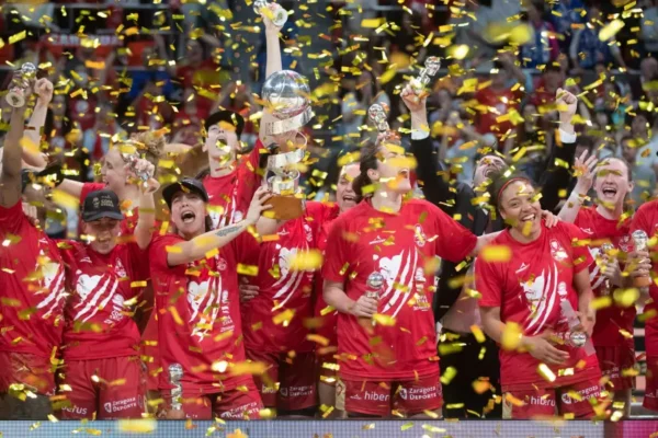 foto-de-la-final-de-la-copa-de-la-reina-casademont-zaragoza-perfumerias-avenida-en-el-pabellon-principe-felipe-101